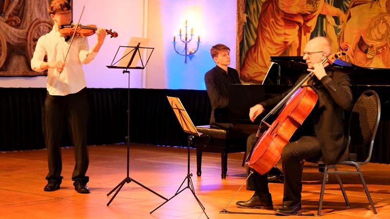 Jeunes Pianistes + - Veranstaltungen